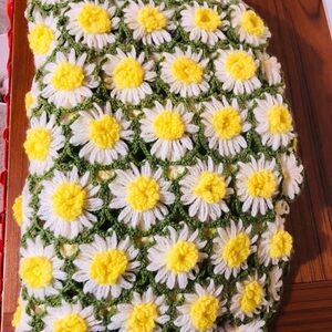 Vintage 1970s Crochet Daisy Blanket, Daisy, Handmade.